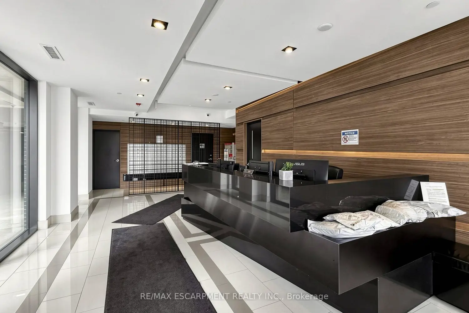 5220 Dundas Street D619 photo 3
