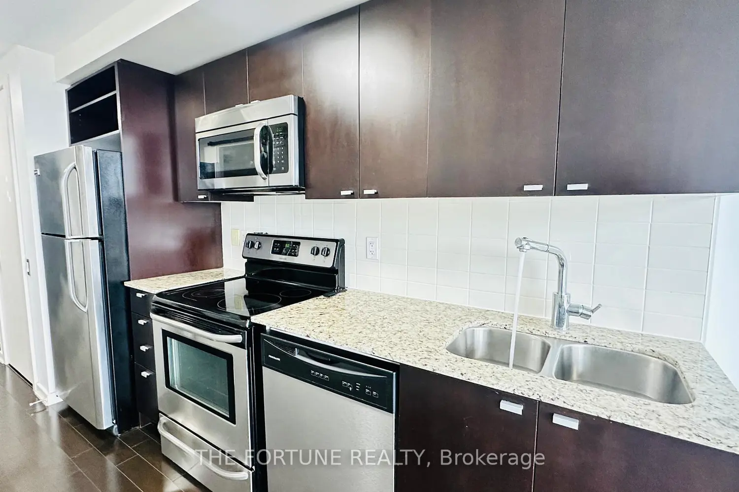 Additional image 8 of 105 The Queensway Avenue 3213
