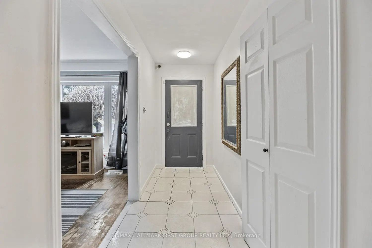 7 Dawson Crescent photo 2