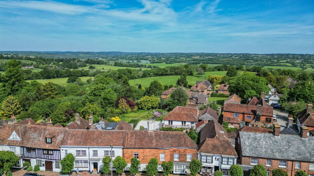 2 bed flat for saleHigh Street, Burwash TN19