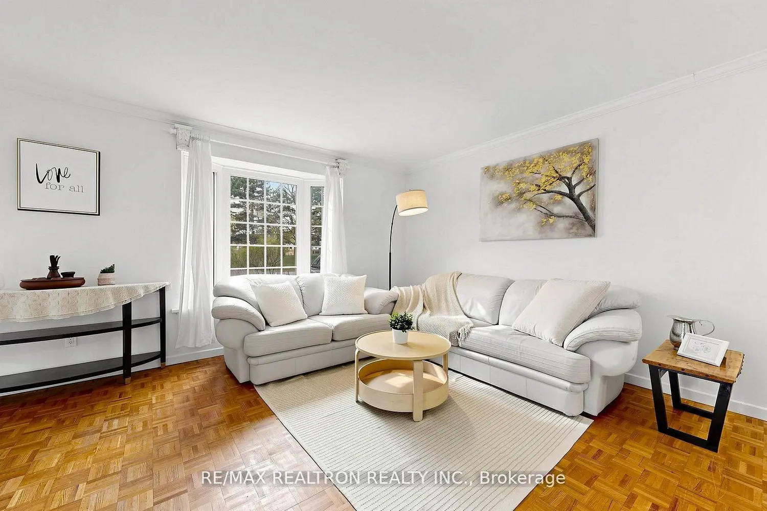 135 Avenue Road photo 3