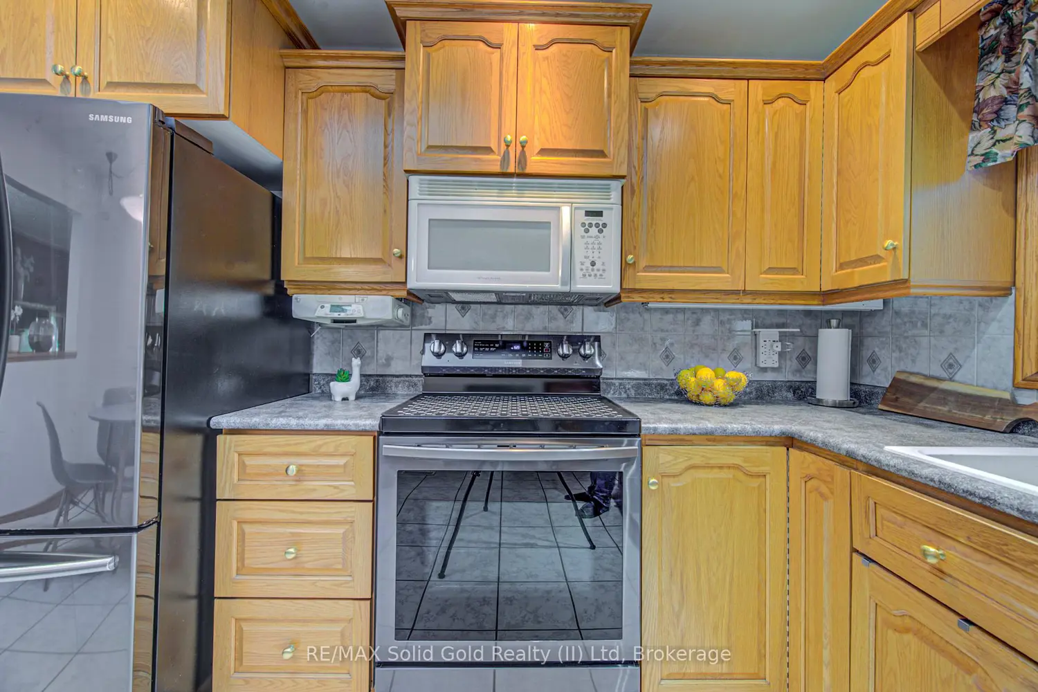 119 Martinglen Crescent photo 4