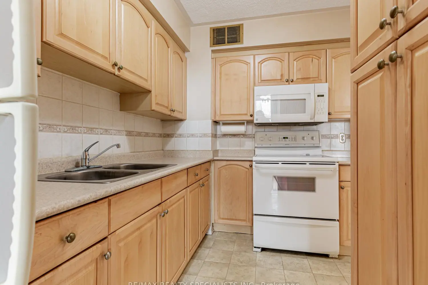 Additional image 3 of 151 La Rose Avenue 401