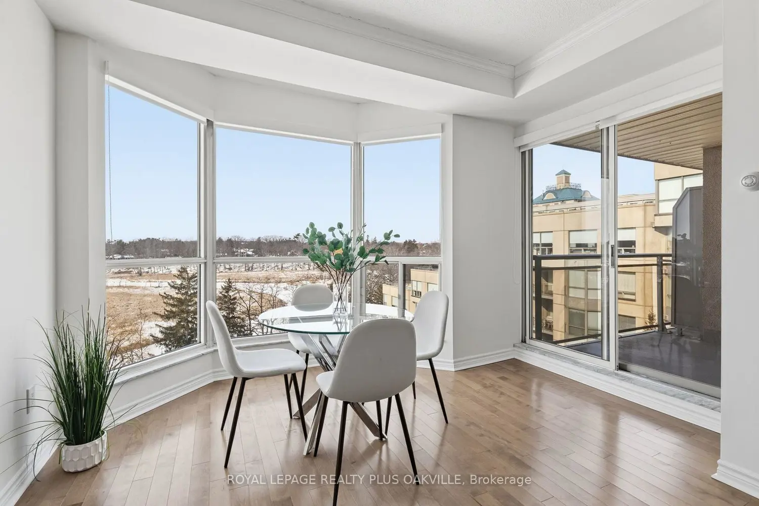 Additional image 9 of 2511 Lakeshore Road 718