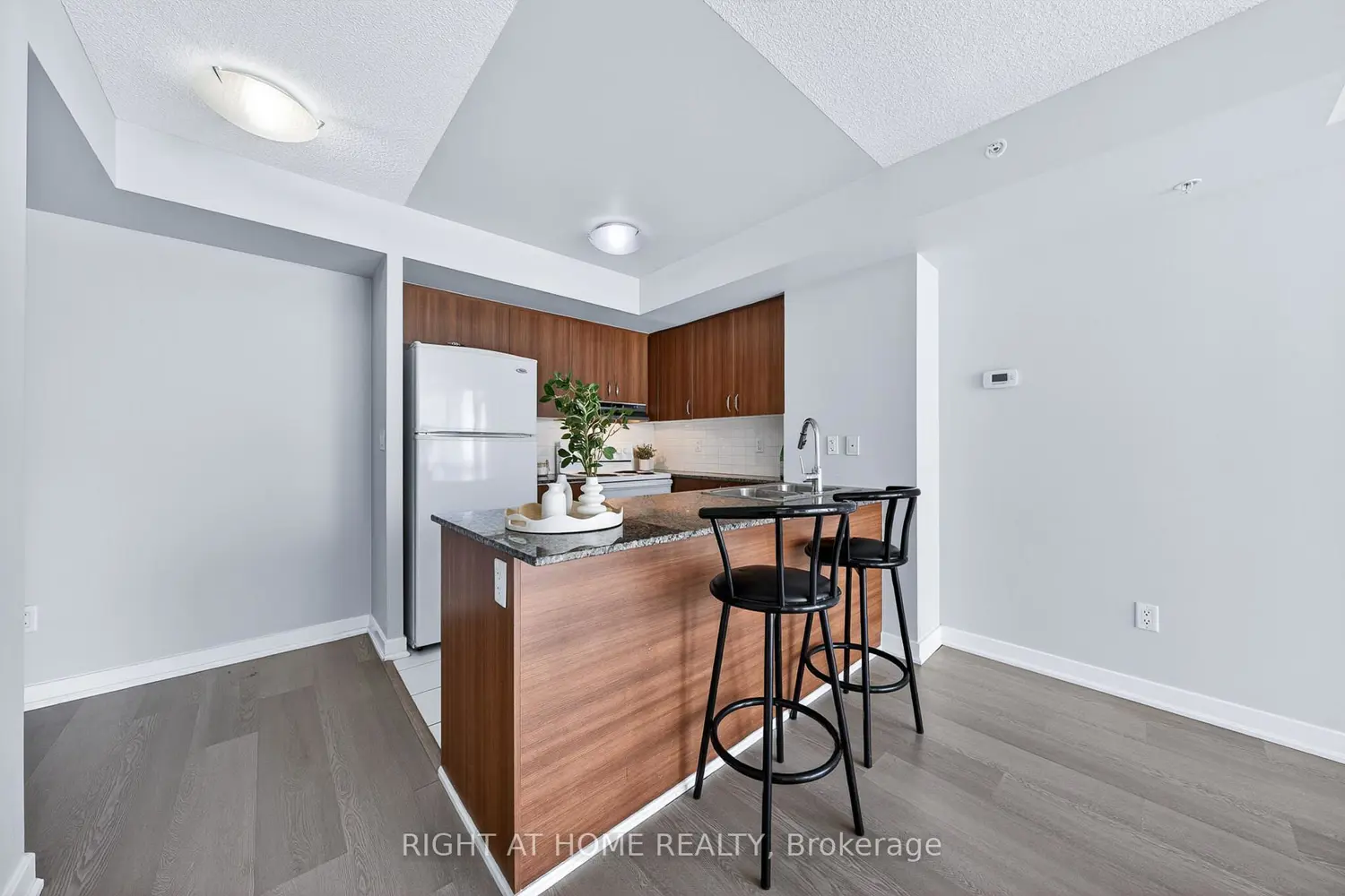Additional image 4 of 5740 Yonge Street 1307