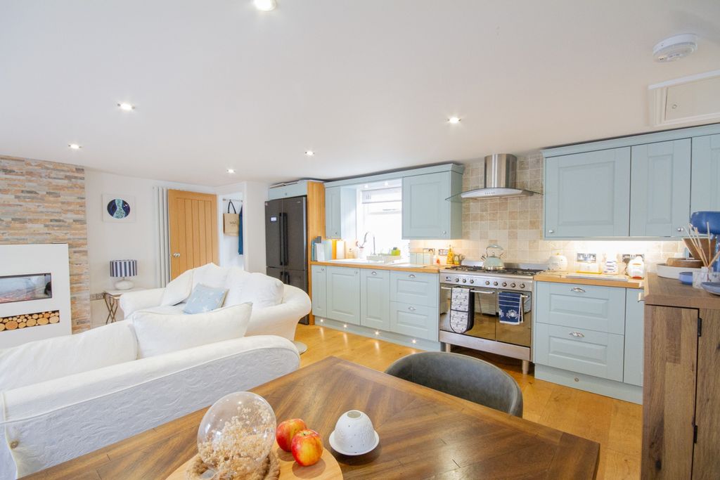 Additional image 6 of 2 bed flat for saleCockleshell, Flat 3, Esplanade, Fowey PL23