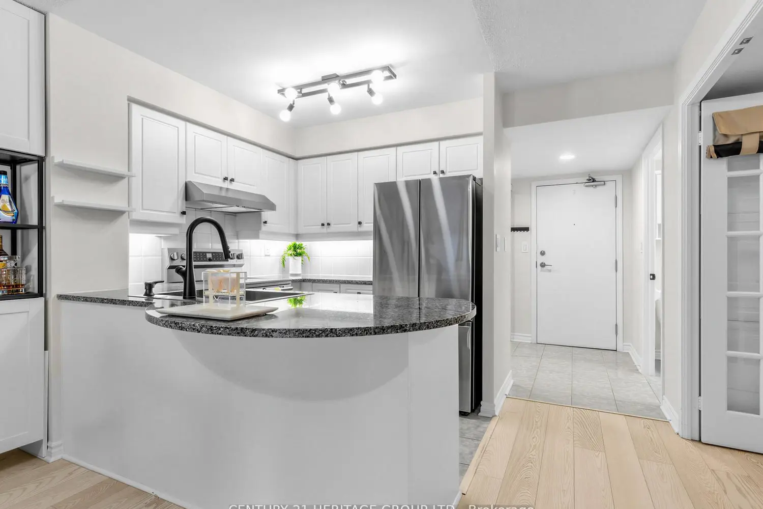 8 Rean Drive 703 photo 5