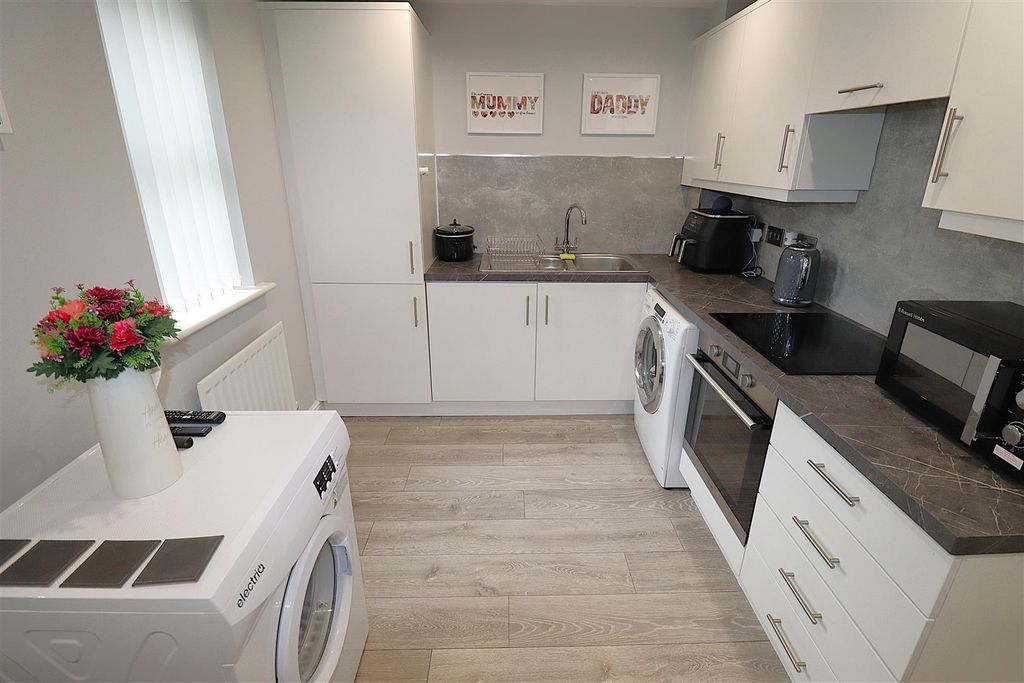 Additional image 7 of 2 bed flat for saleConqueror Drive, Gillingham ME7