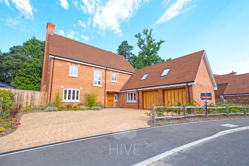4 bed detached house for saleBadgers Walk, Ferndown BH22