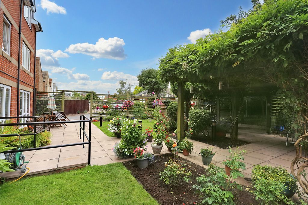 Additional image 11 of 1 bed flat for saleFelix Road, Felixstowe, Suffolk IP11