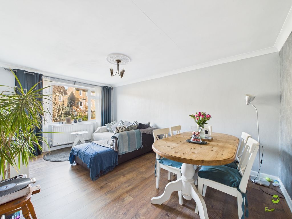 2 bed maisonette for saleRanworth Close, Erith, Kent DA8 photo 3