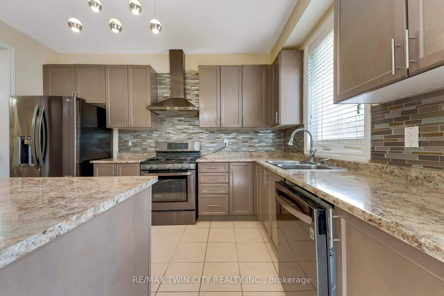 667 Linden Drive photo 4