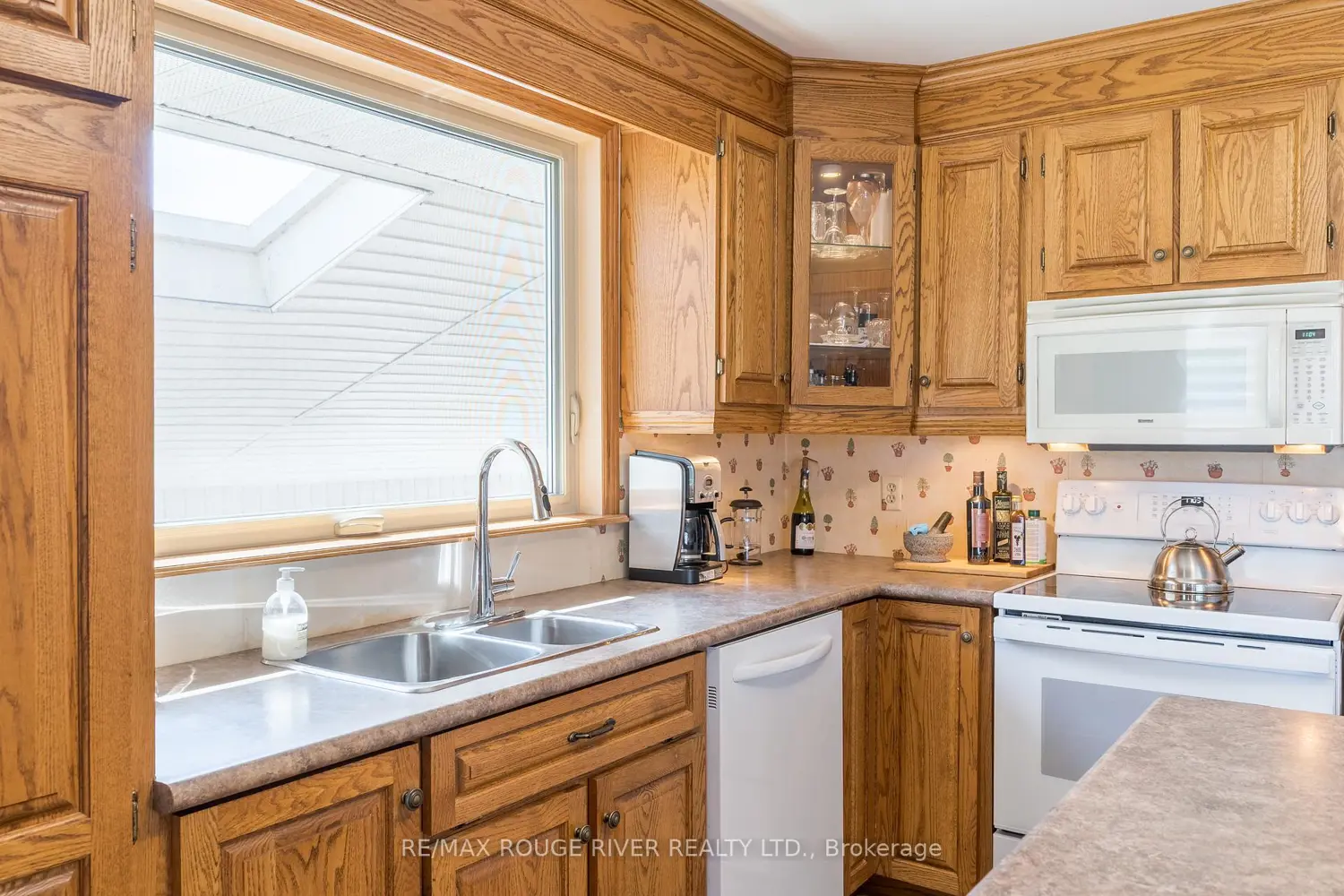 712 Otonabee Drive photo 3