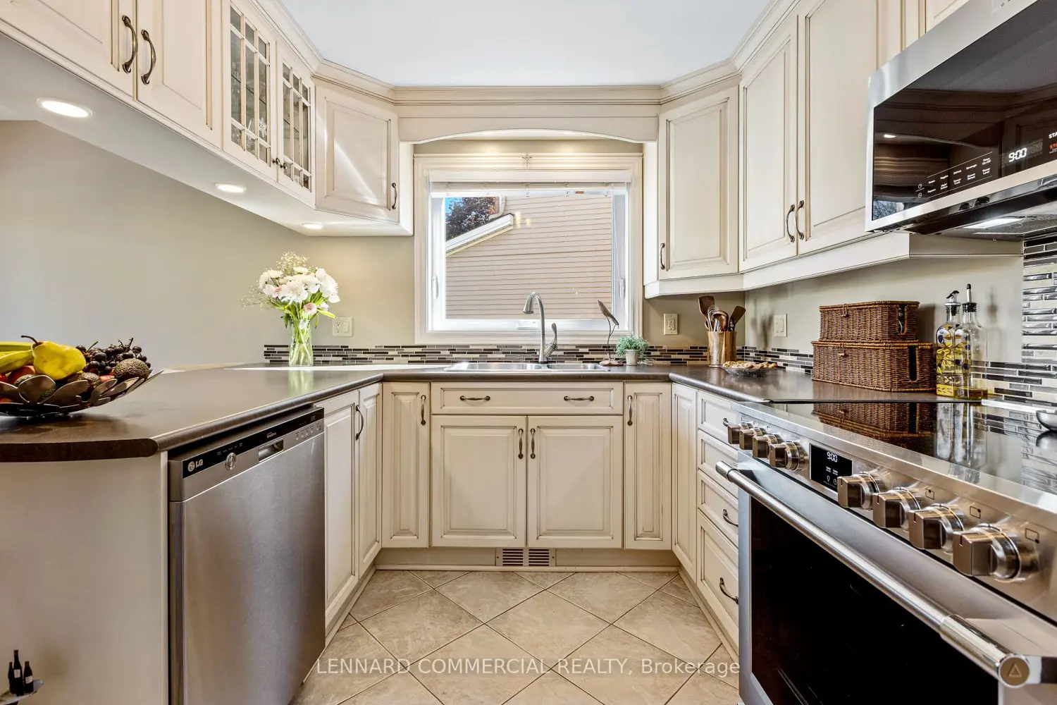 504 Des Coniferes Crescent photo 2
