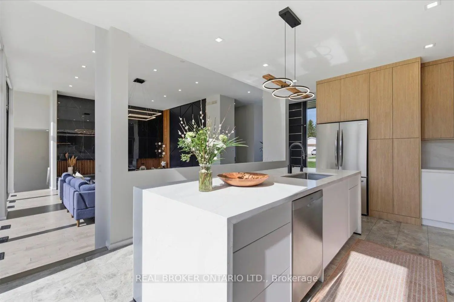 1448 Mannheim Road photo 3