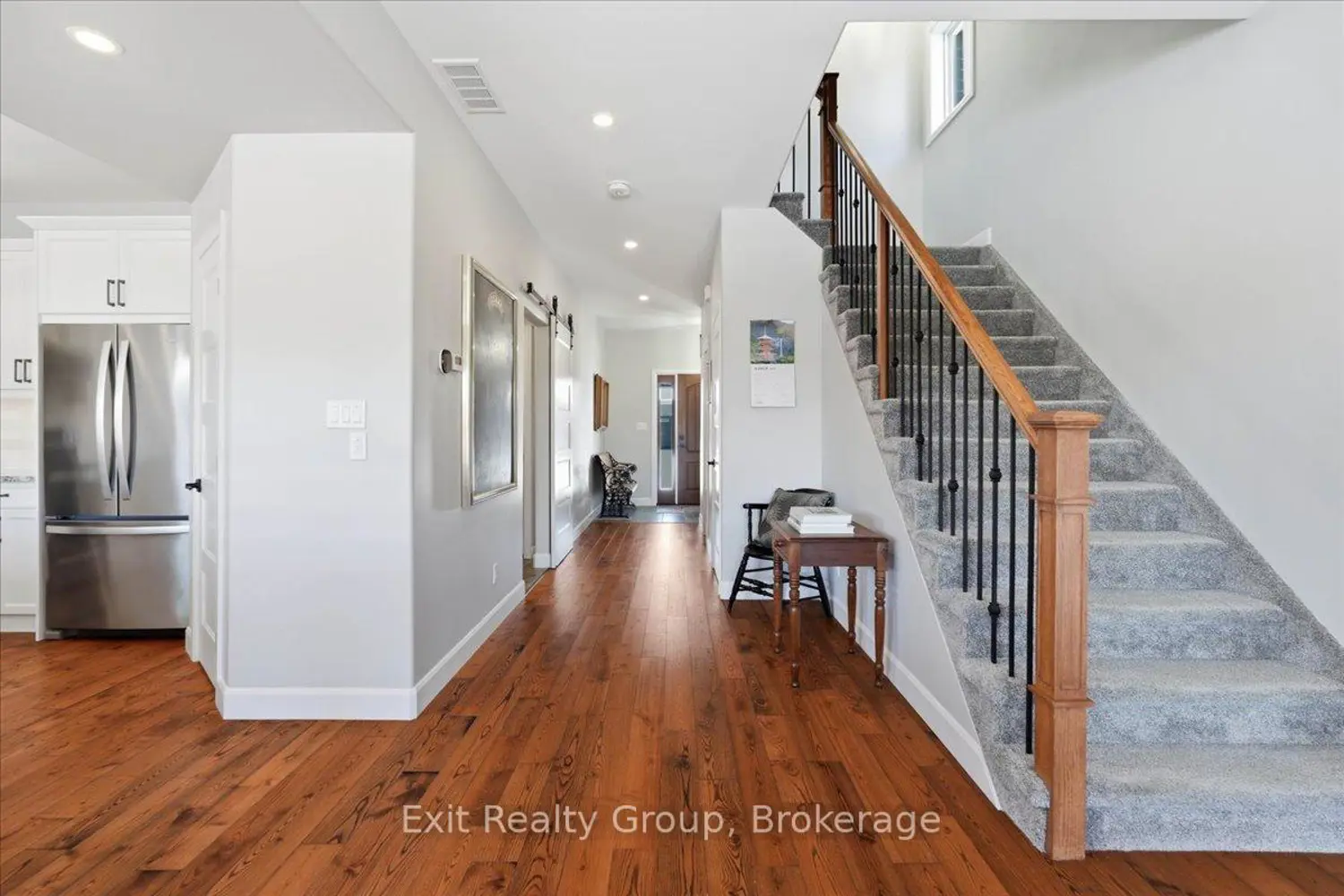 106 Ledgerock Court photo 4