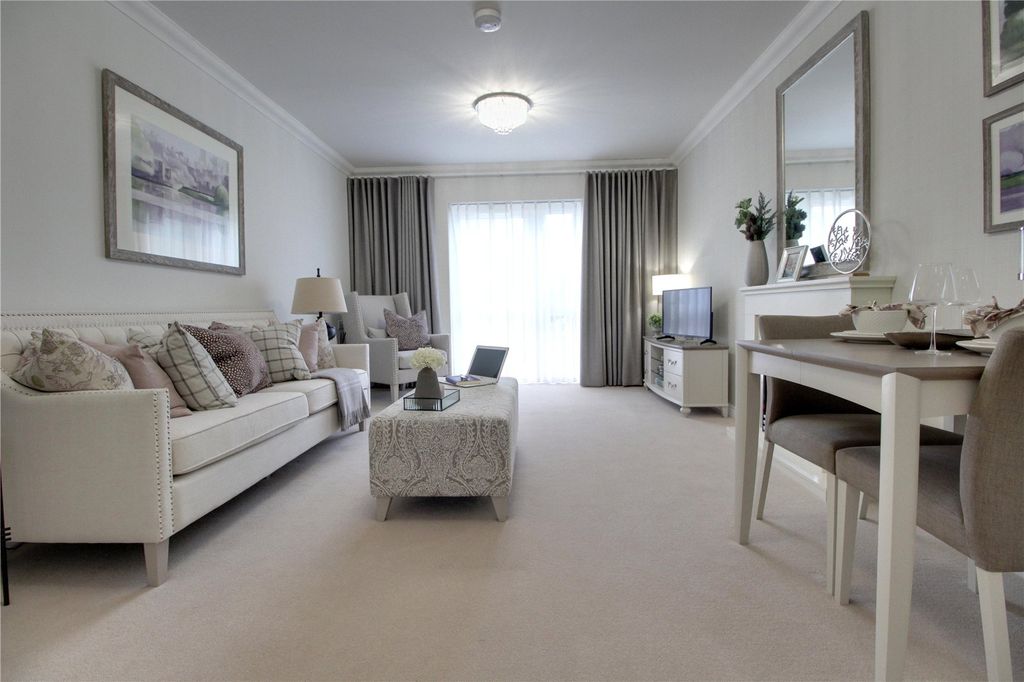 1 bed flat for saleCrookham Road, Fleet GU51 photo 2