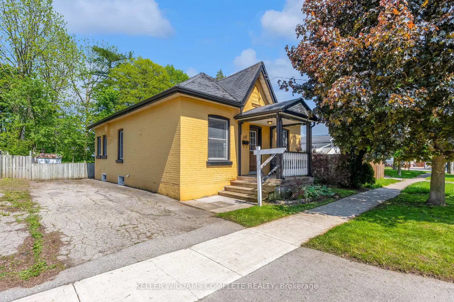 110 Oak Street photo 2