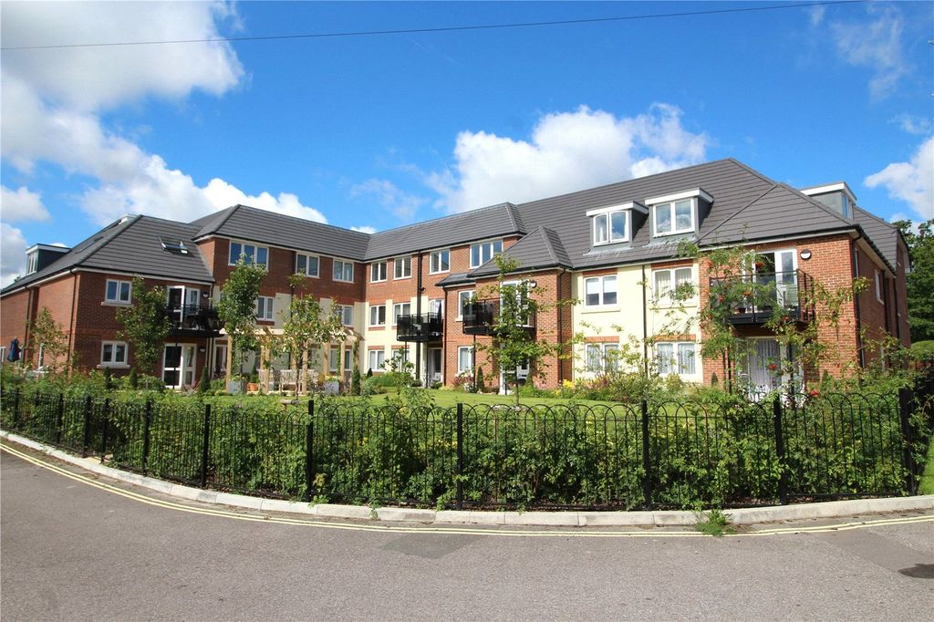 1 bed flat for saleCrookham Road, Fleet GU51