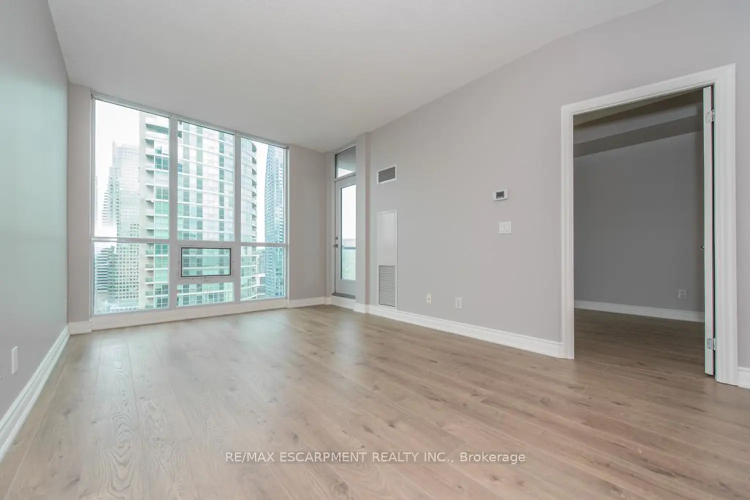 Additional image 7 of 16 Yonge Street 2903
