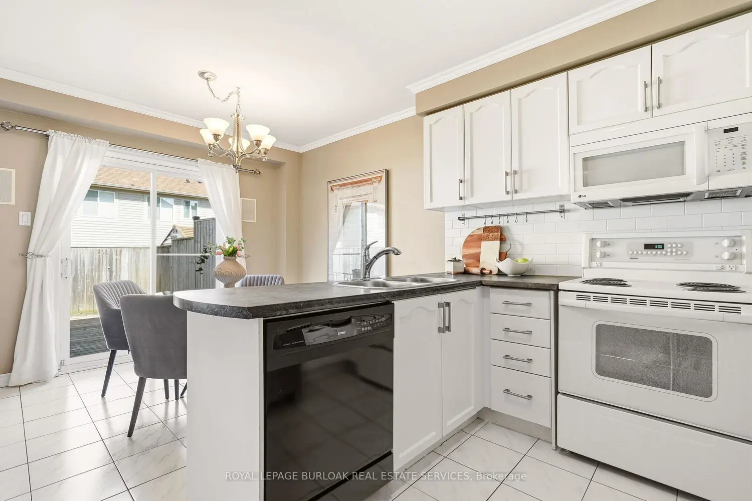 95 Thornlodge Drive photo 4
