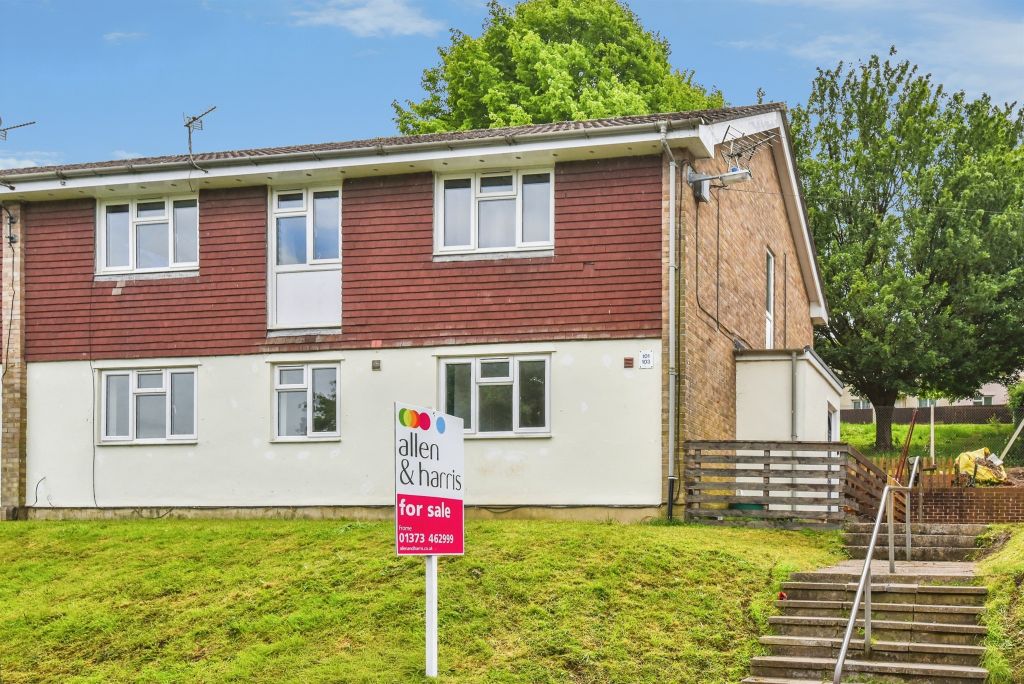 2 bed flat for saleFeltham Drive, Frome BA11