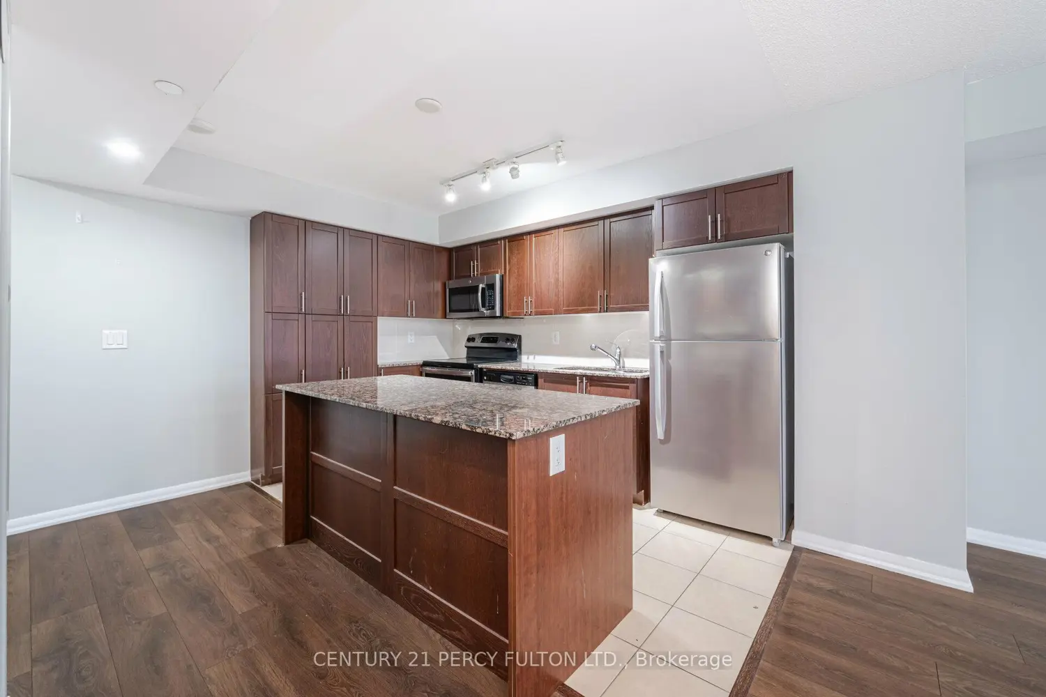 Additional image 12 of 830 Lawrence Avenue 501