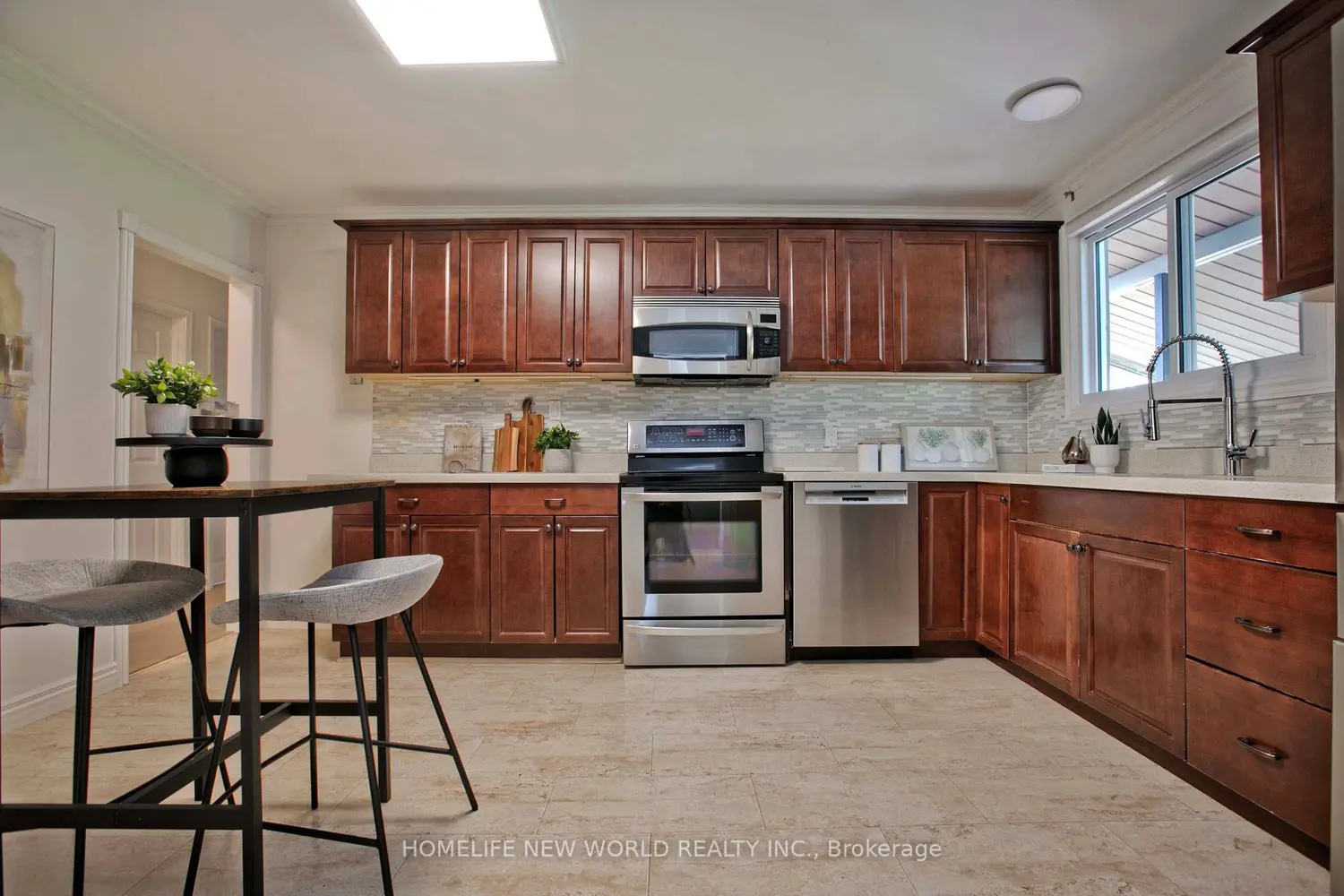 Additional image 4 of 727 Balaton Avenue