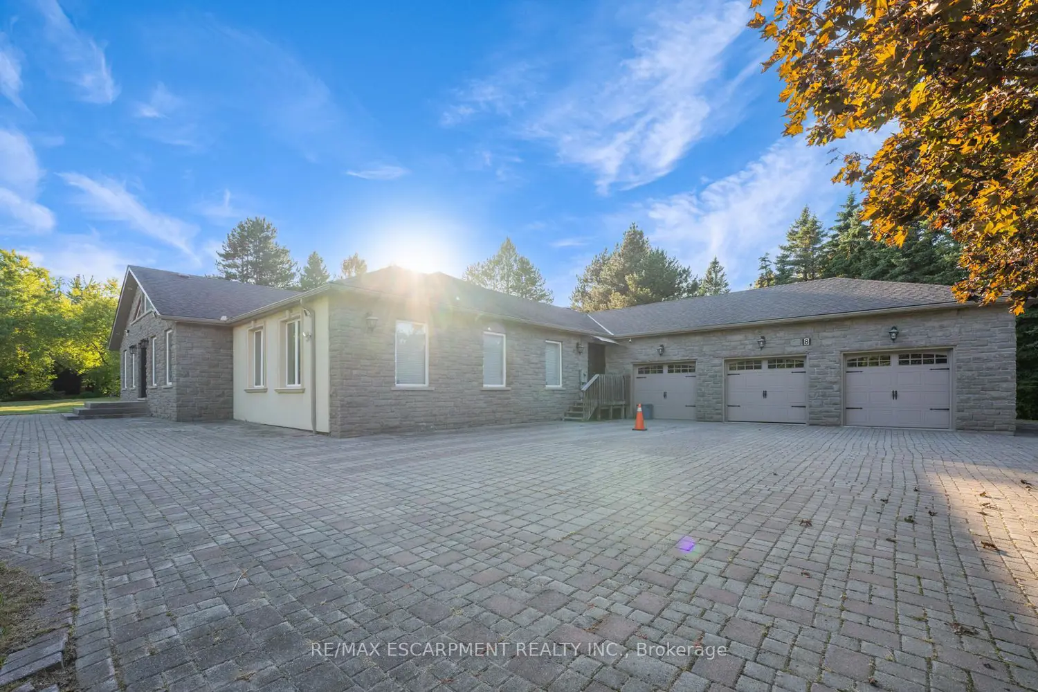 8 Ridgewood Drive photo 2