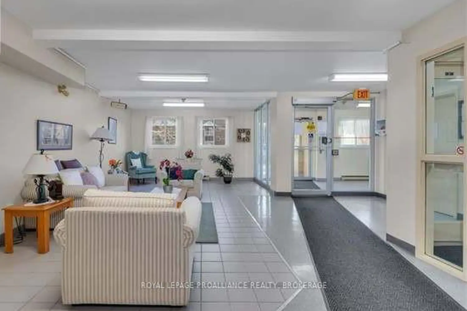 316 Kingsdale Avenue 411 photo 4