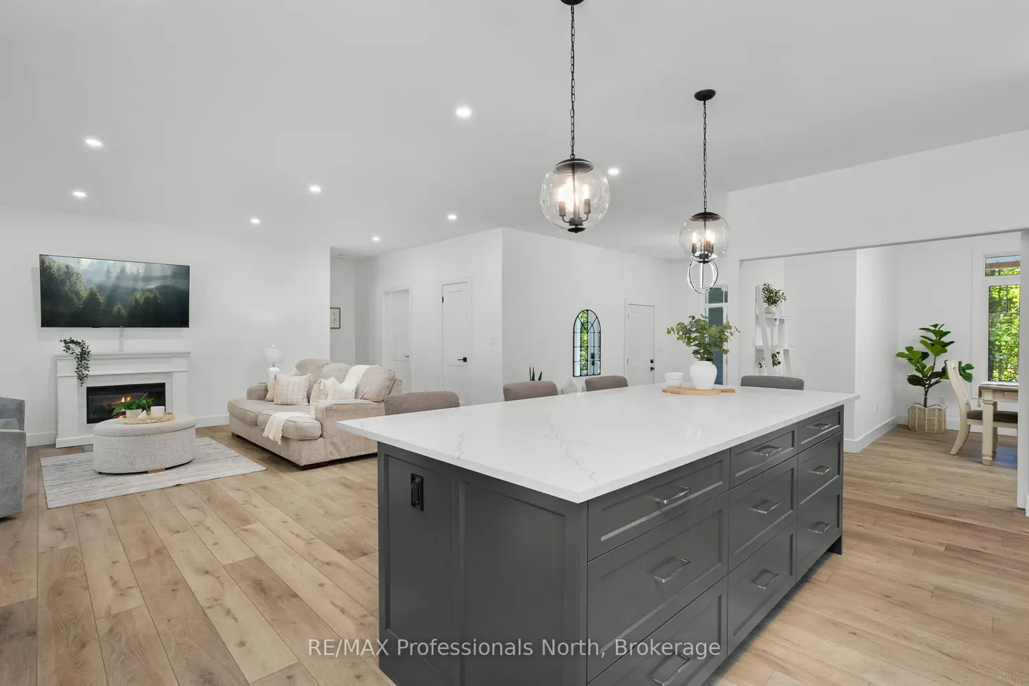 1034 Xavier Street photo 4