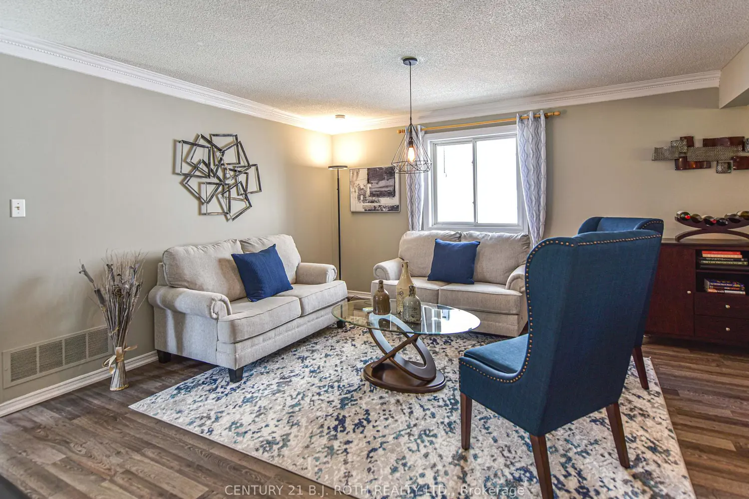 60 Simcoe Road photo 4