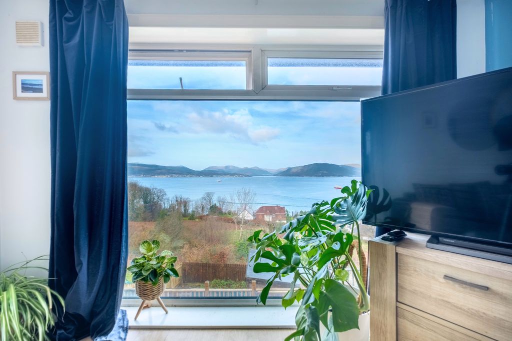 2 bed flat for saleDunrobin Drive, Gourock PA19 photo 5