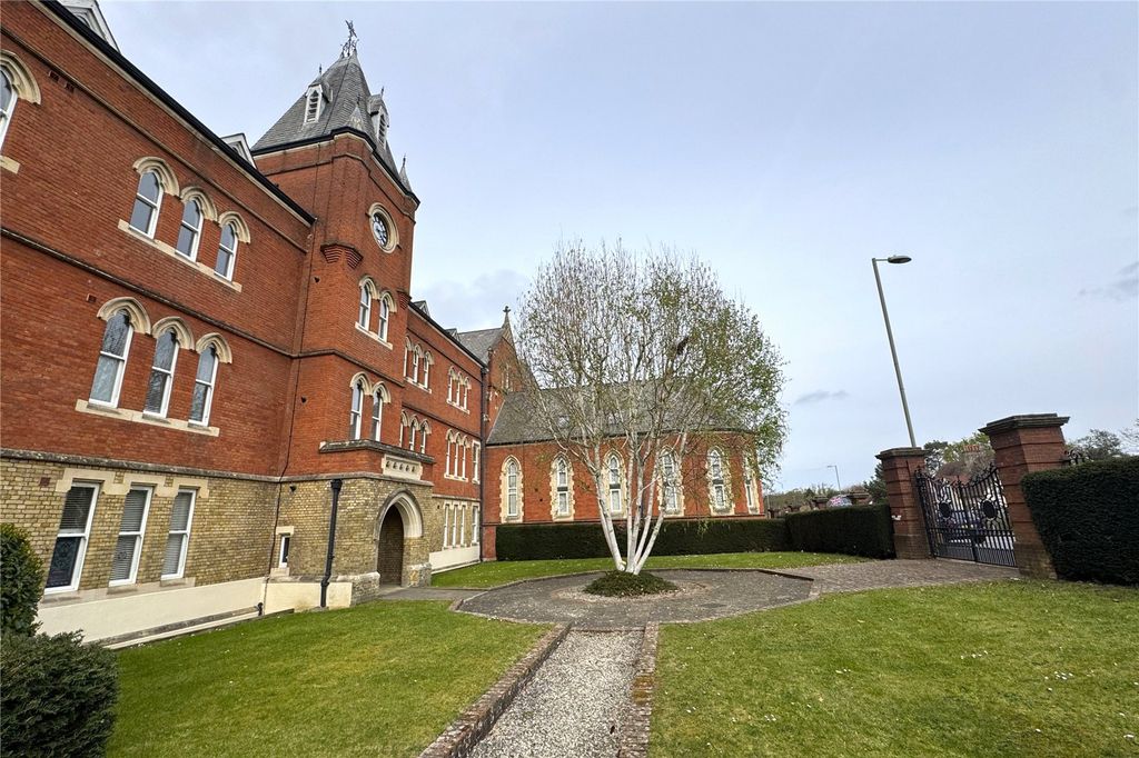 Additional image 7 of 2 bed flat for saleFarnborough Road, Farnborough, Hampshire GU14