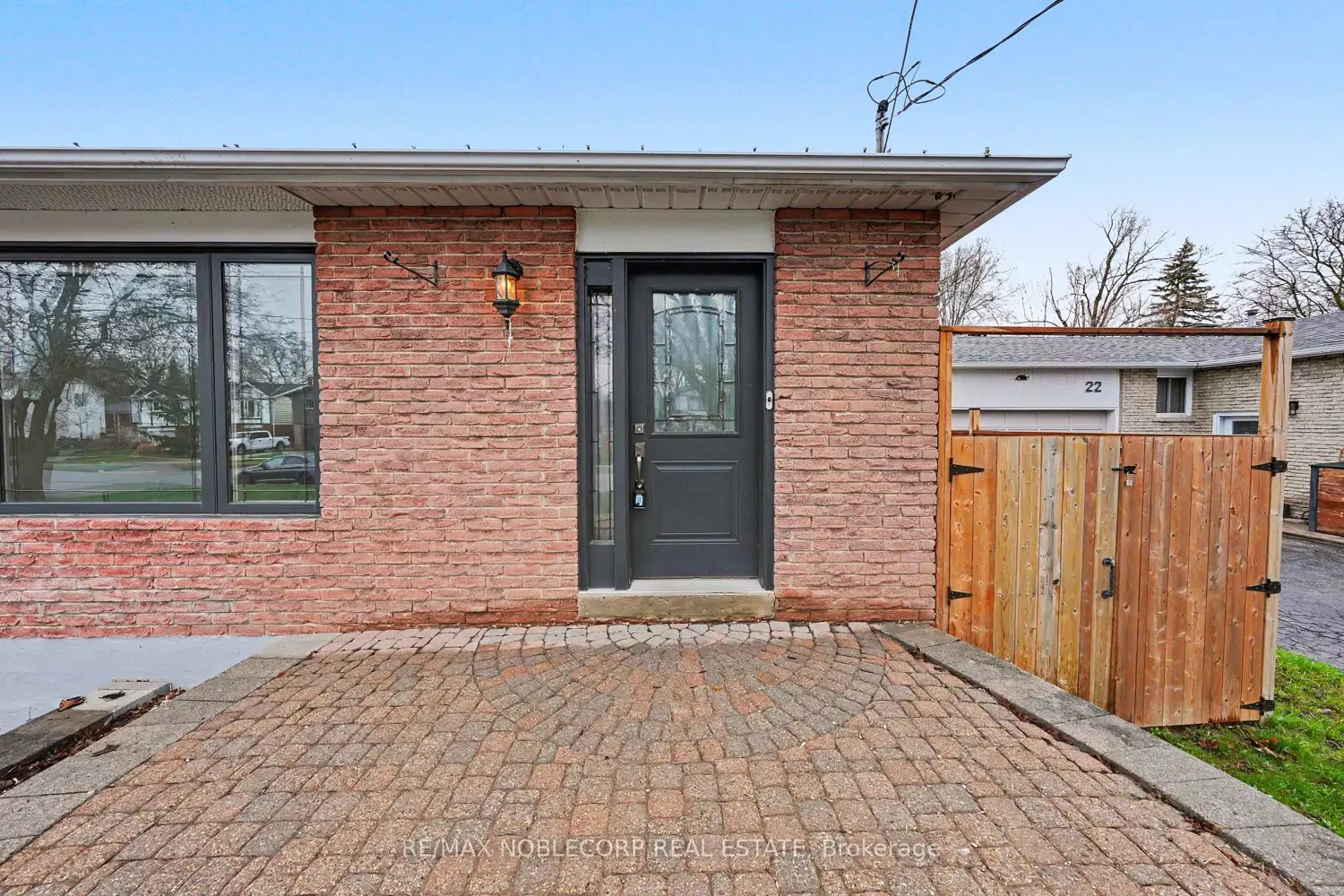 24 Maple Avenue photo 3