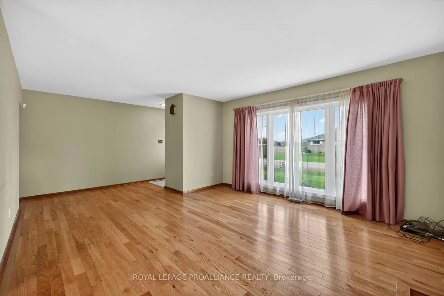 6 Robert Road photo 5