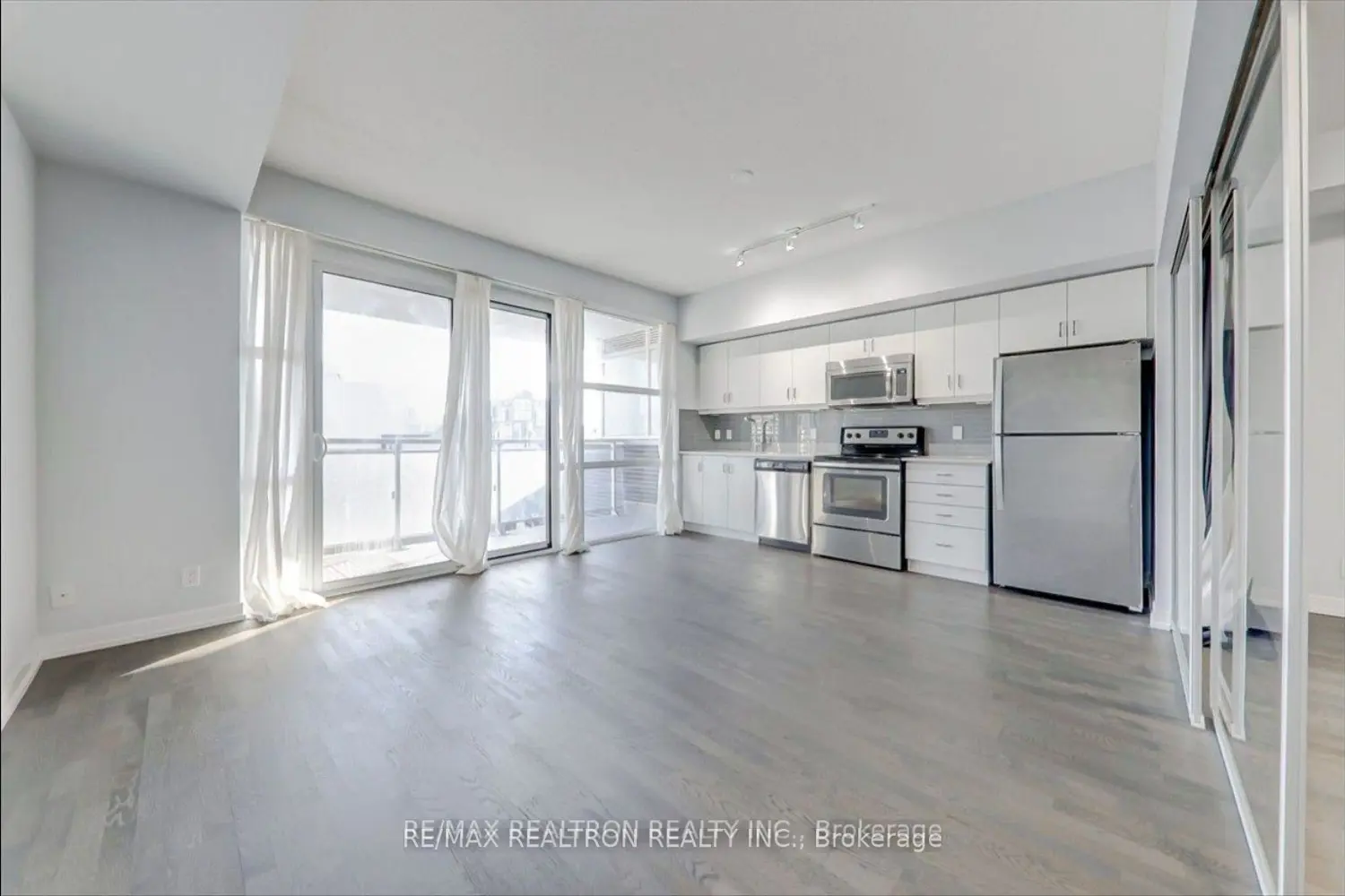 Additional image 9 of 10 Willison Square 803