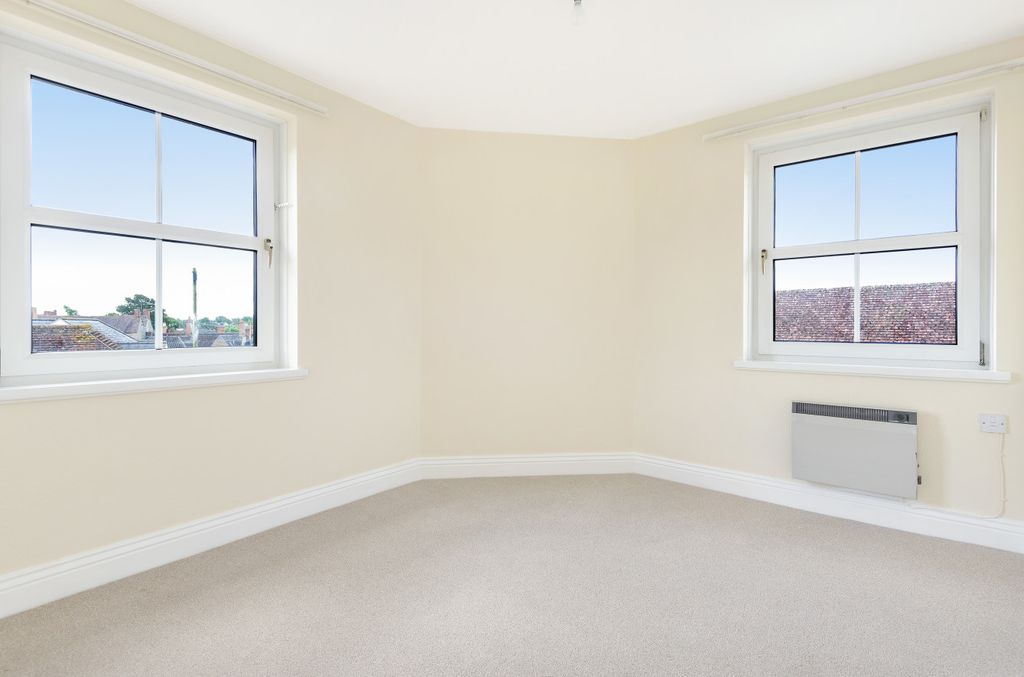 Additional image 3 of 2 bed flat for saleChurch Street, Faringdon, Oxfordshire SN7