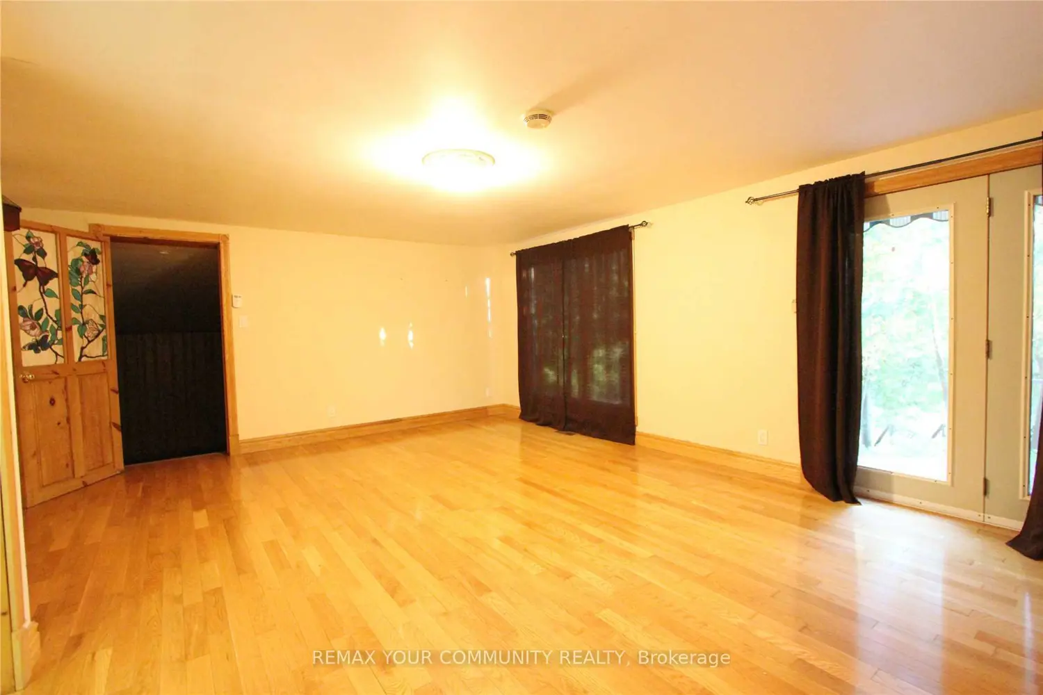 184 Riverbank Drive photo 2