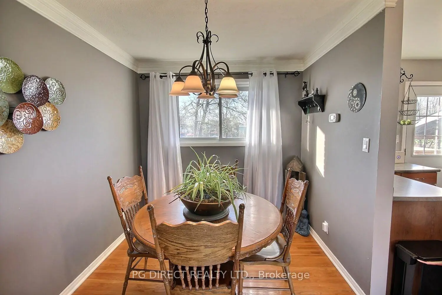 49 Janlyn Crescent photo 5