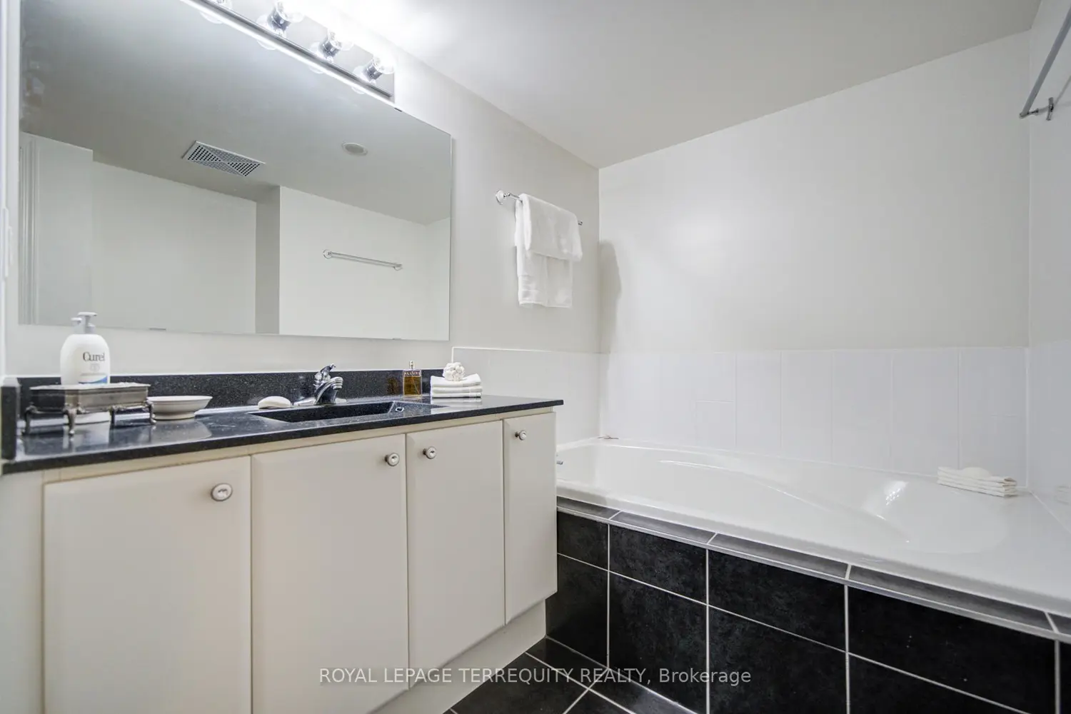 Additional image 10 of 9 George Street 2311