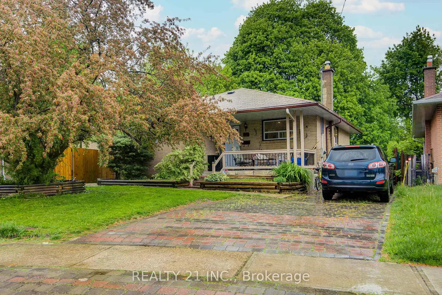 44 Sundance Crescent