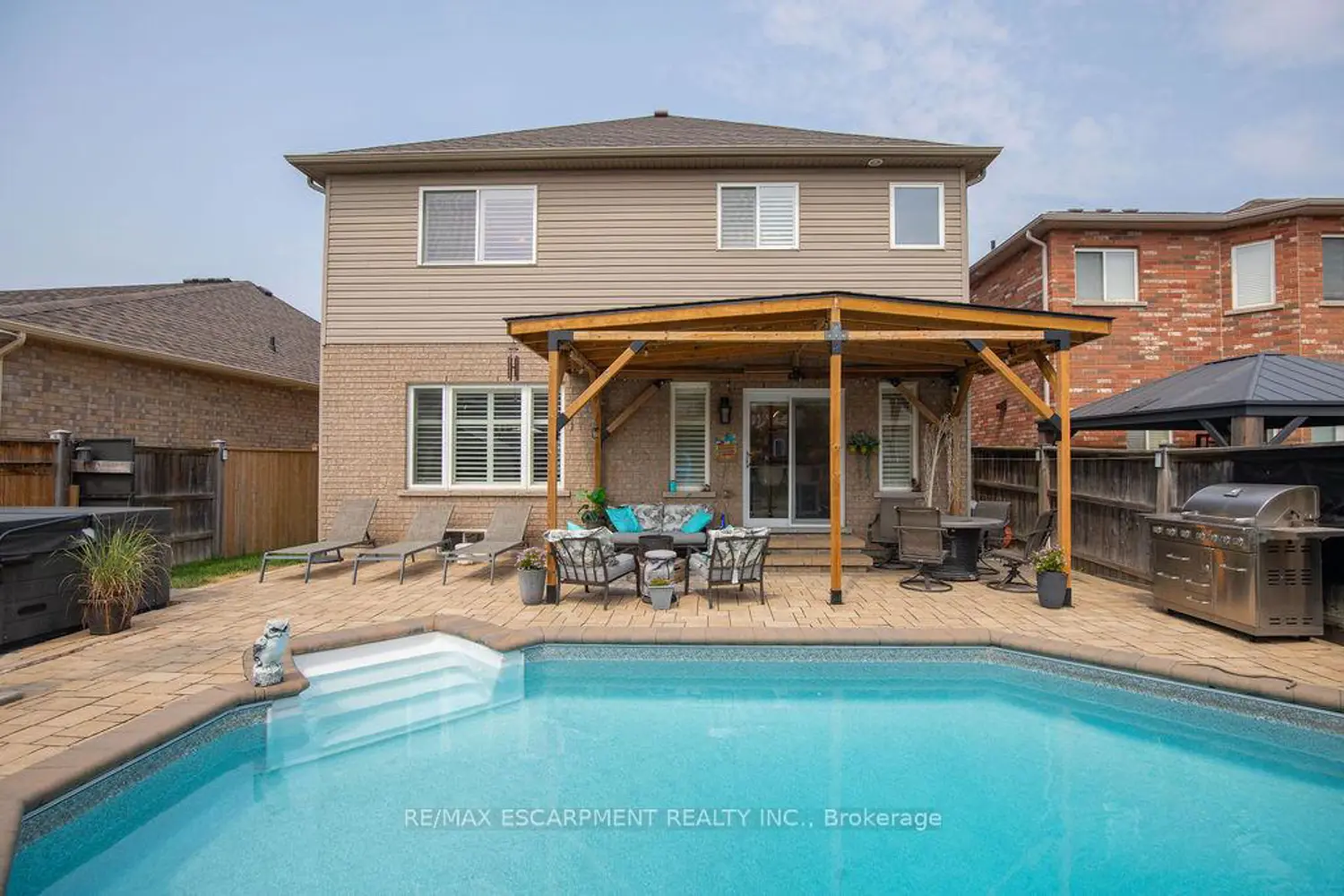 15 Meadowbank Drive photo 2