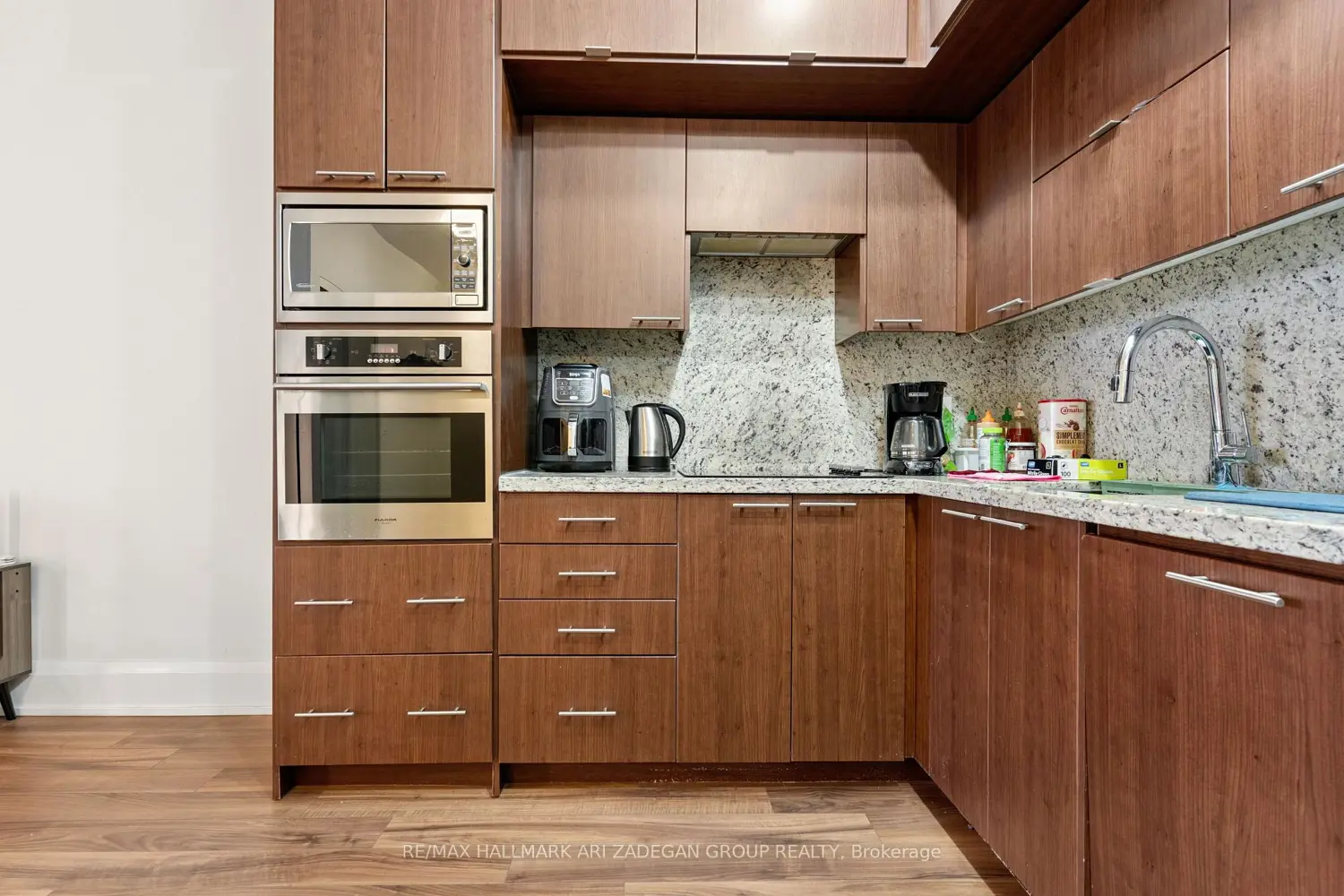 Additional image 3 of 120 Harrison Garden Boulevard 907