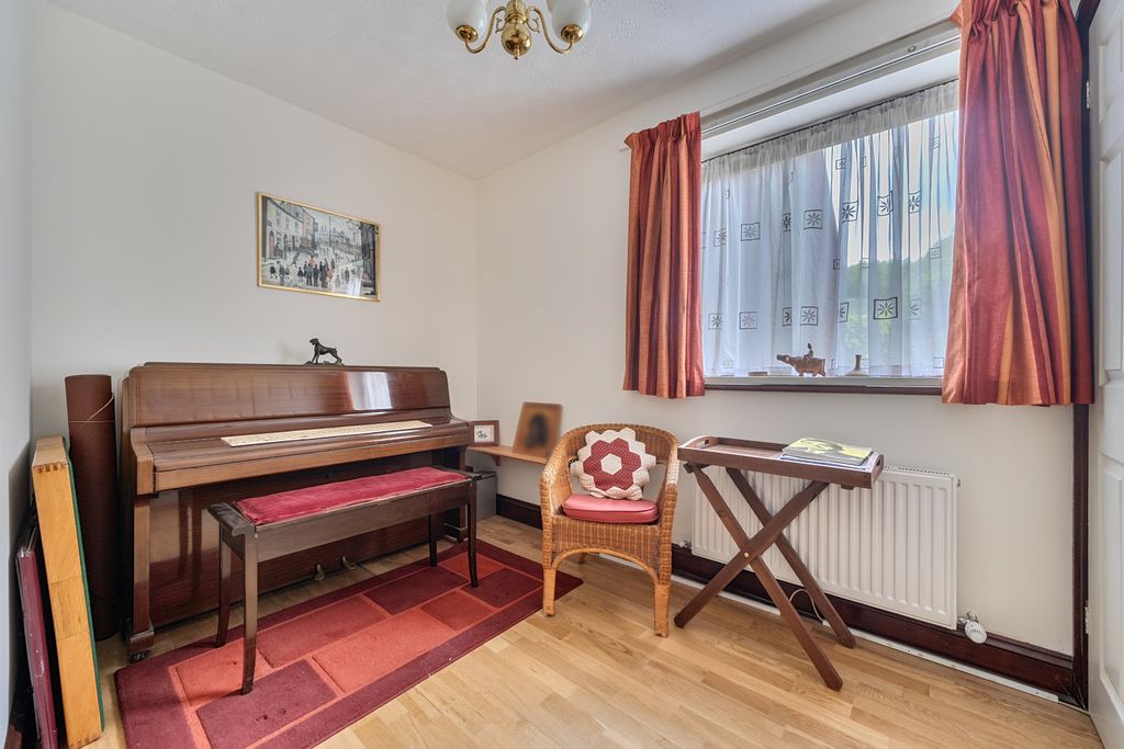 Additional image 18 of 3 bed flat for saleRaylands Mead, Gerrards Cross, Buckinghamshire SL9