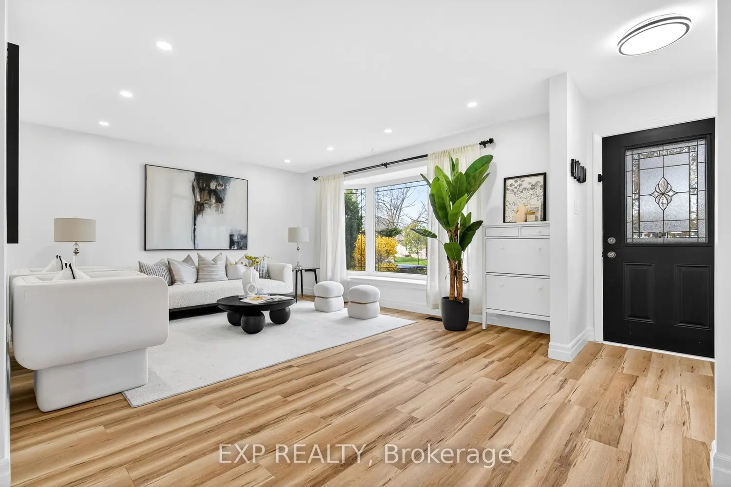 15 Rexway Drive photo 2