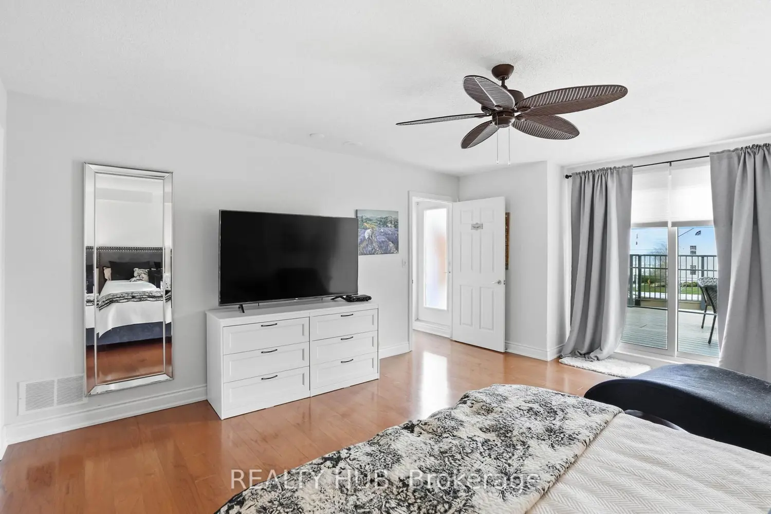 442 Maple Avenue 7 photo 3