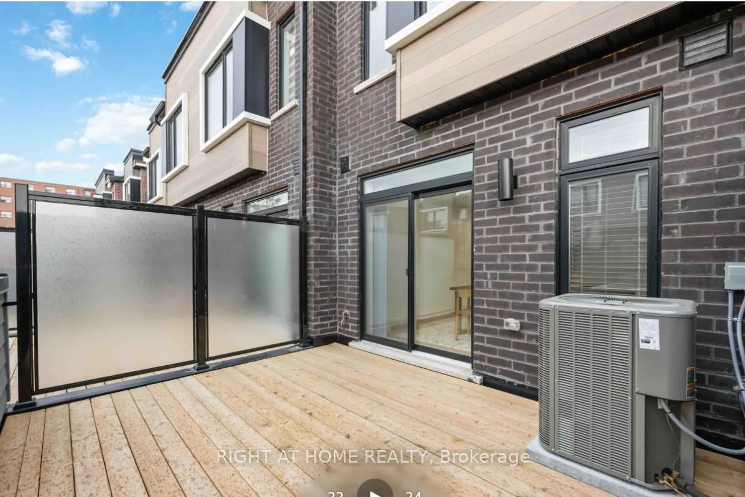 Additional image 17 of 1557 Midland Avenue
