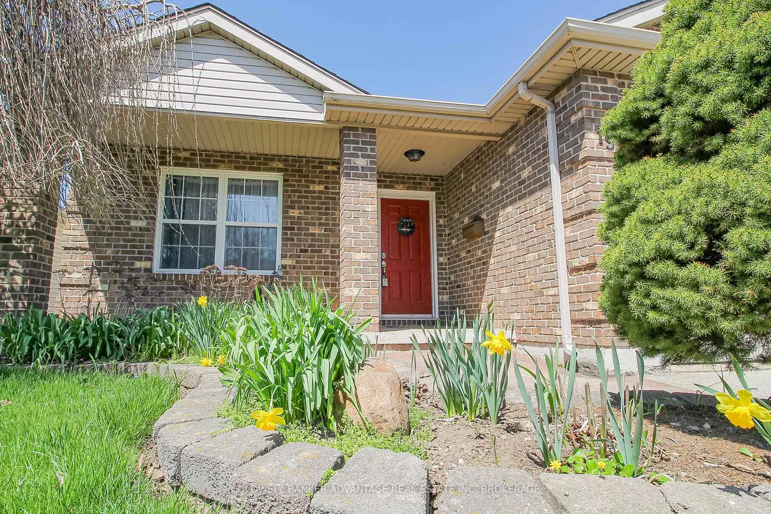19 Windle Village Crescent photo 3