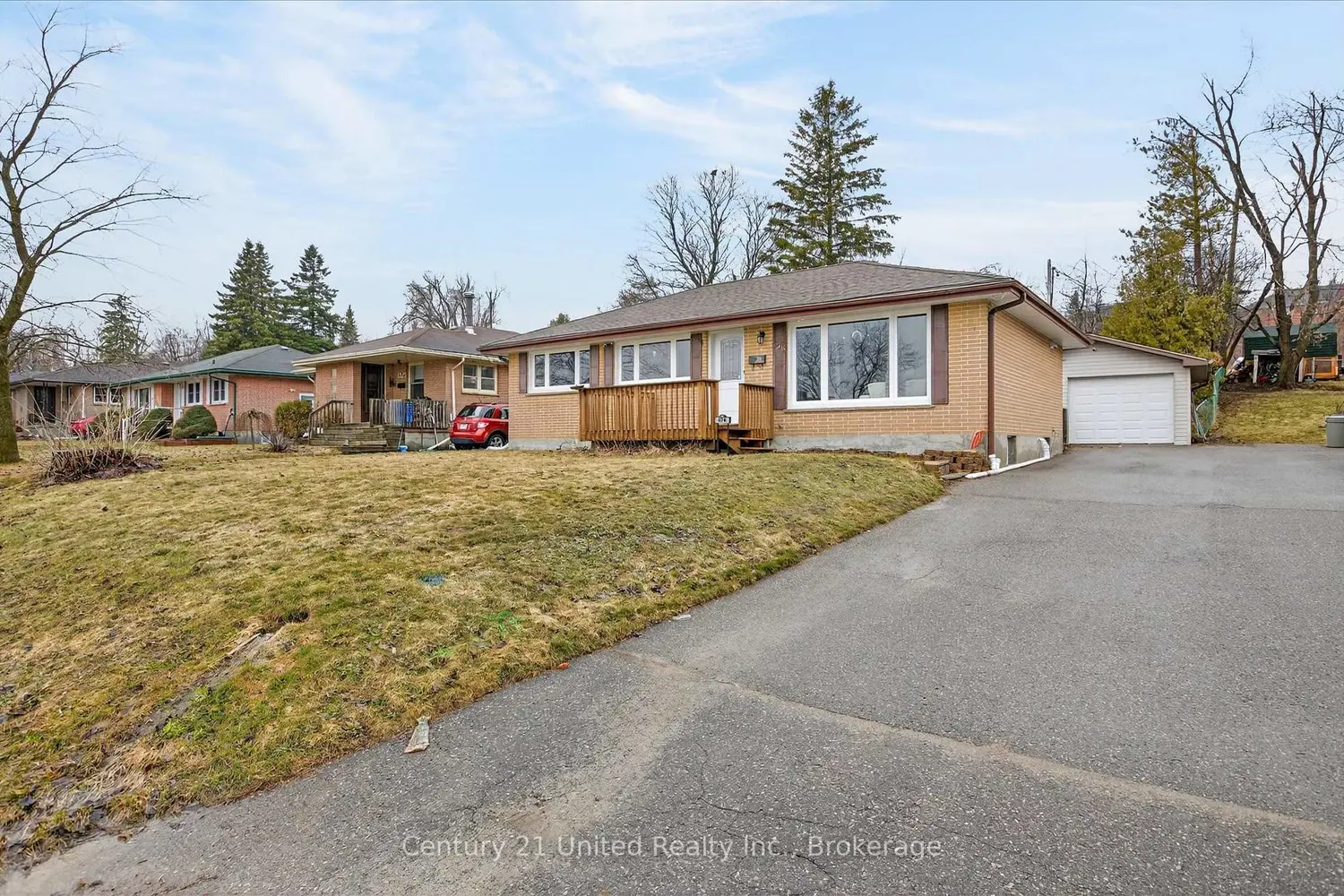 578 Hillside Street photo 2